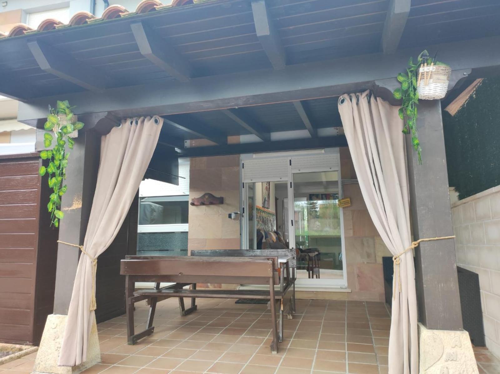 Chalet Bajo Con Jardin, Patio, Cenador Y Barbacoa. Viveda Екстер'єр фото